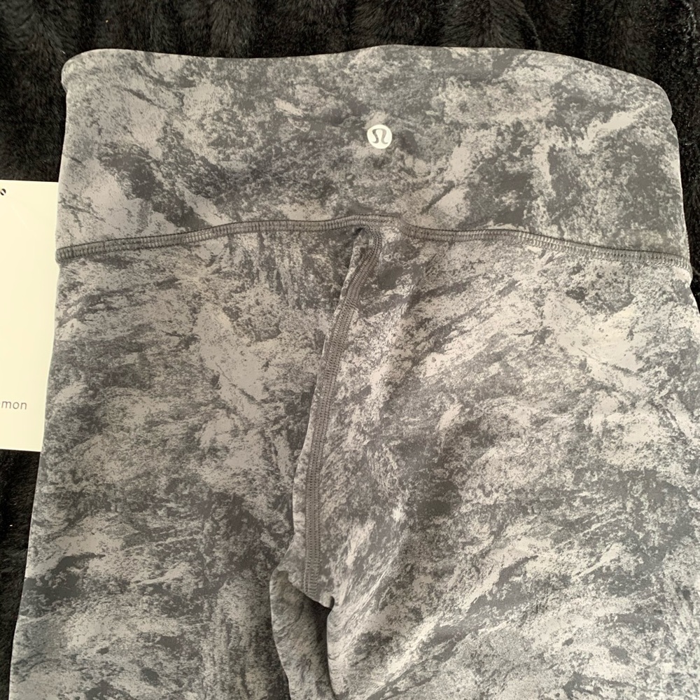 Lululemon wunder under MR crop NWT